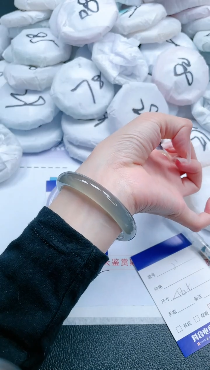 【闪购商品】石英质玉手镯未镶嵌22J22-56