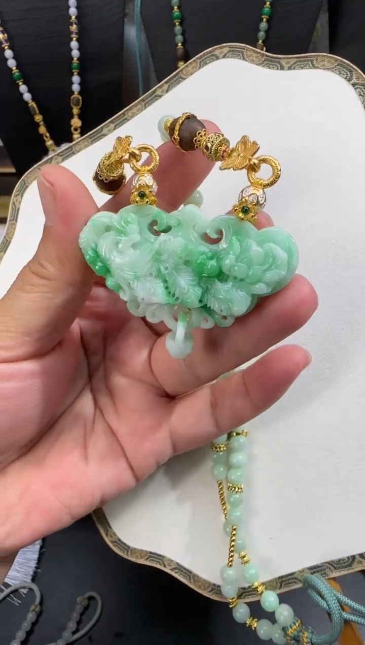 【闪购商品】翡翠颈饰未镶嵌拍照