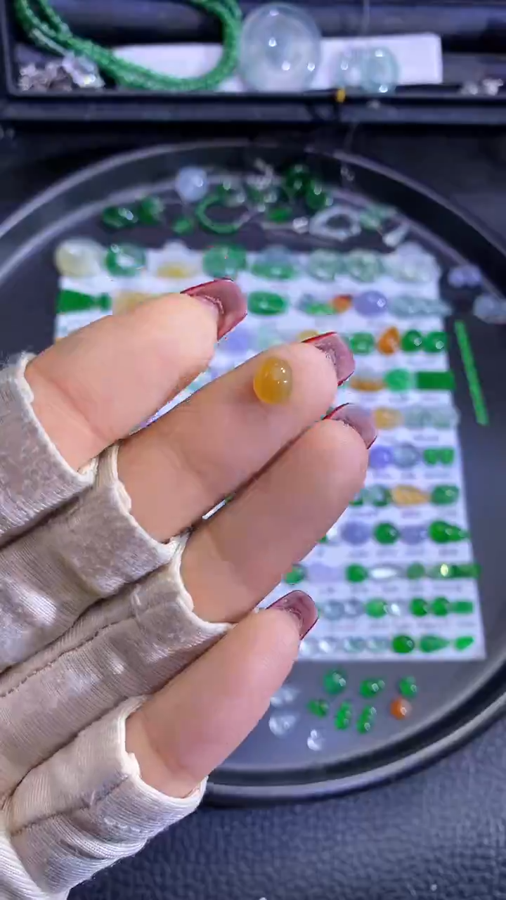 未镶嵌挂件翡翠蛋面