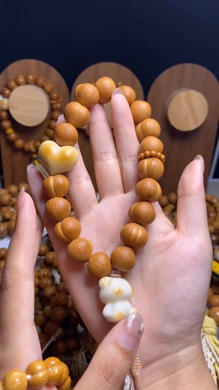 猴头核桃手串全品哑光爱心小熊三通跑环手持款