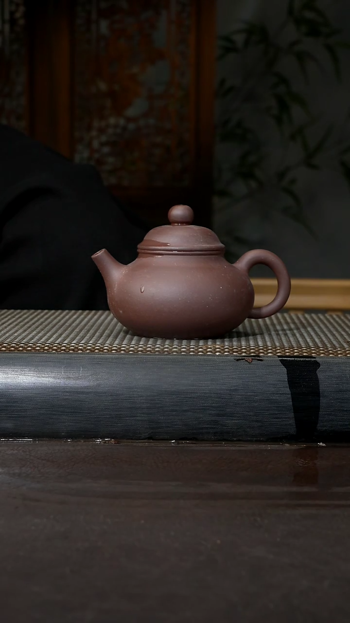 【闪购商品】紫砂茶壶紫泥 容天200cc 031