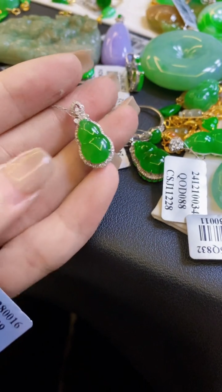 【闪购商品】定制翡翠18K金镶嵌葫芦