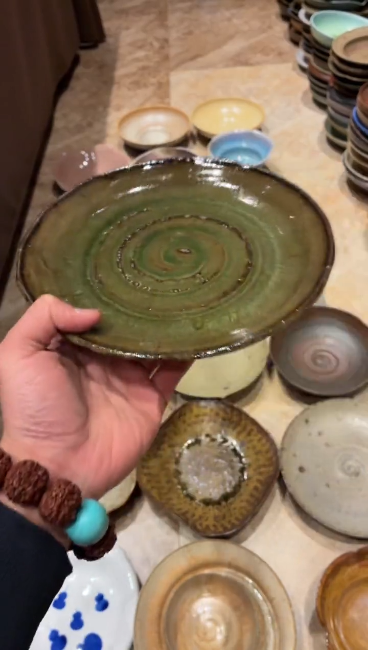 瓷片福*604微瑕黑金玻化平盘1个