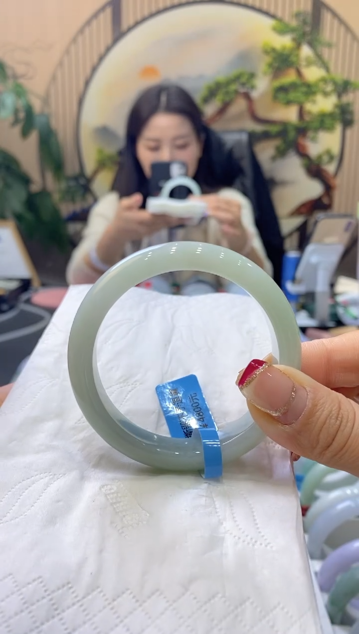 【闪购商品】翡翠手镯未镶嵌99903352