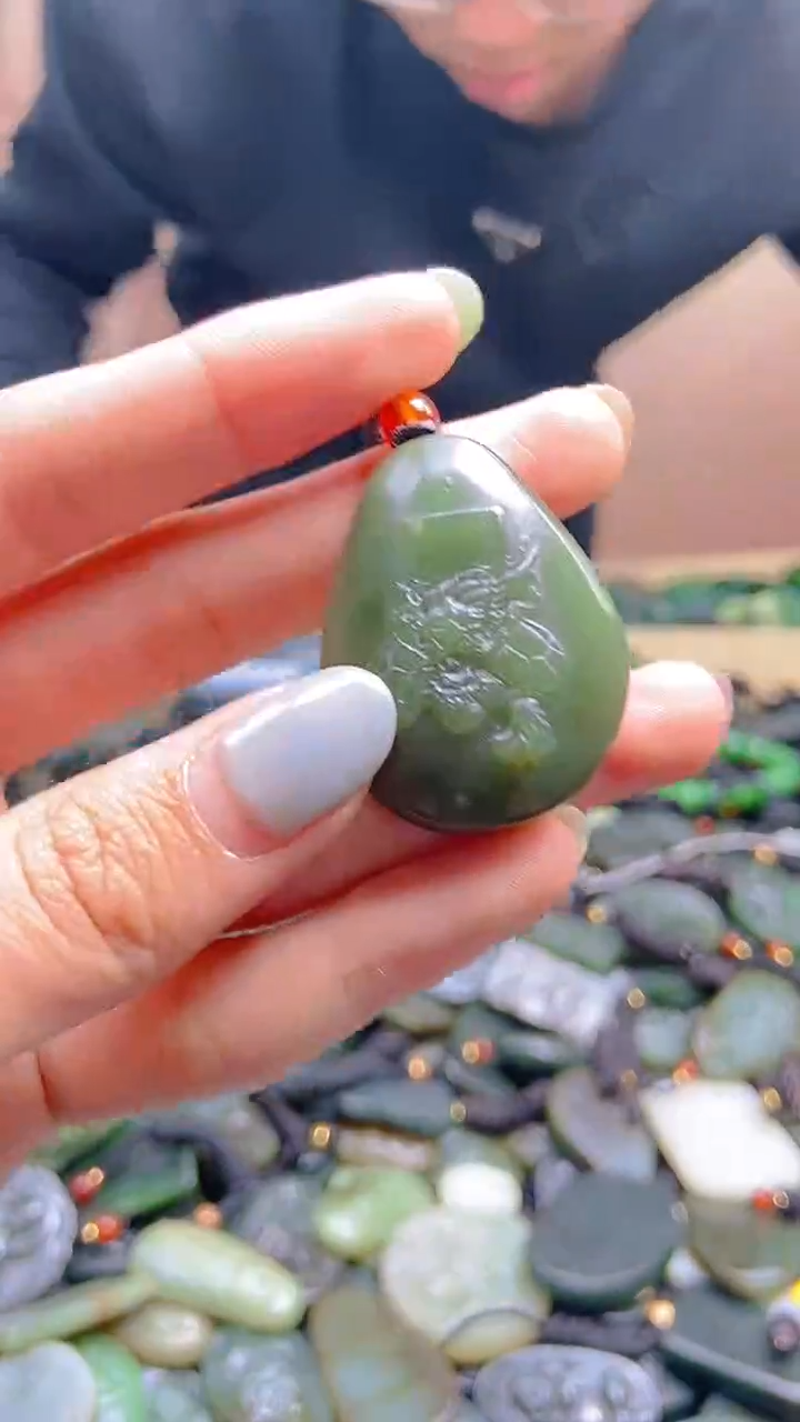 颈饰未镶嵌和田玉1