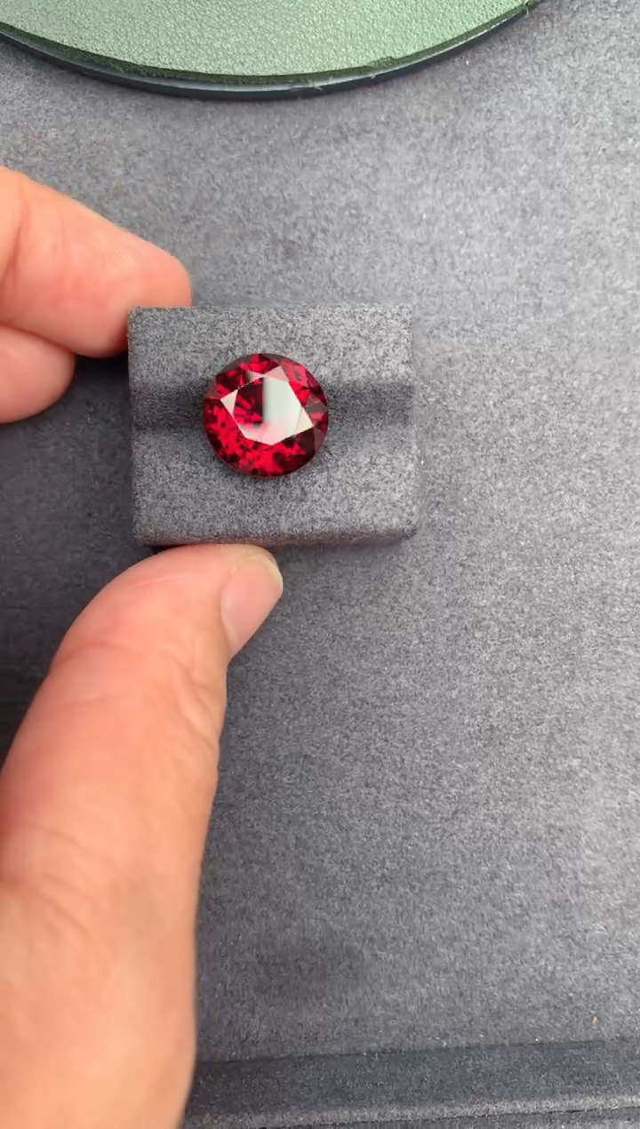 【闪购商品】石榴石裸石未镶嵌9ct镁铝榴石