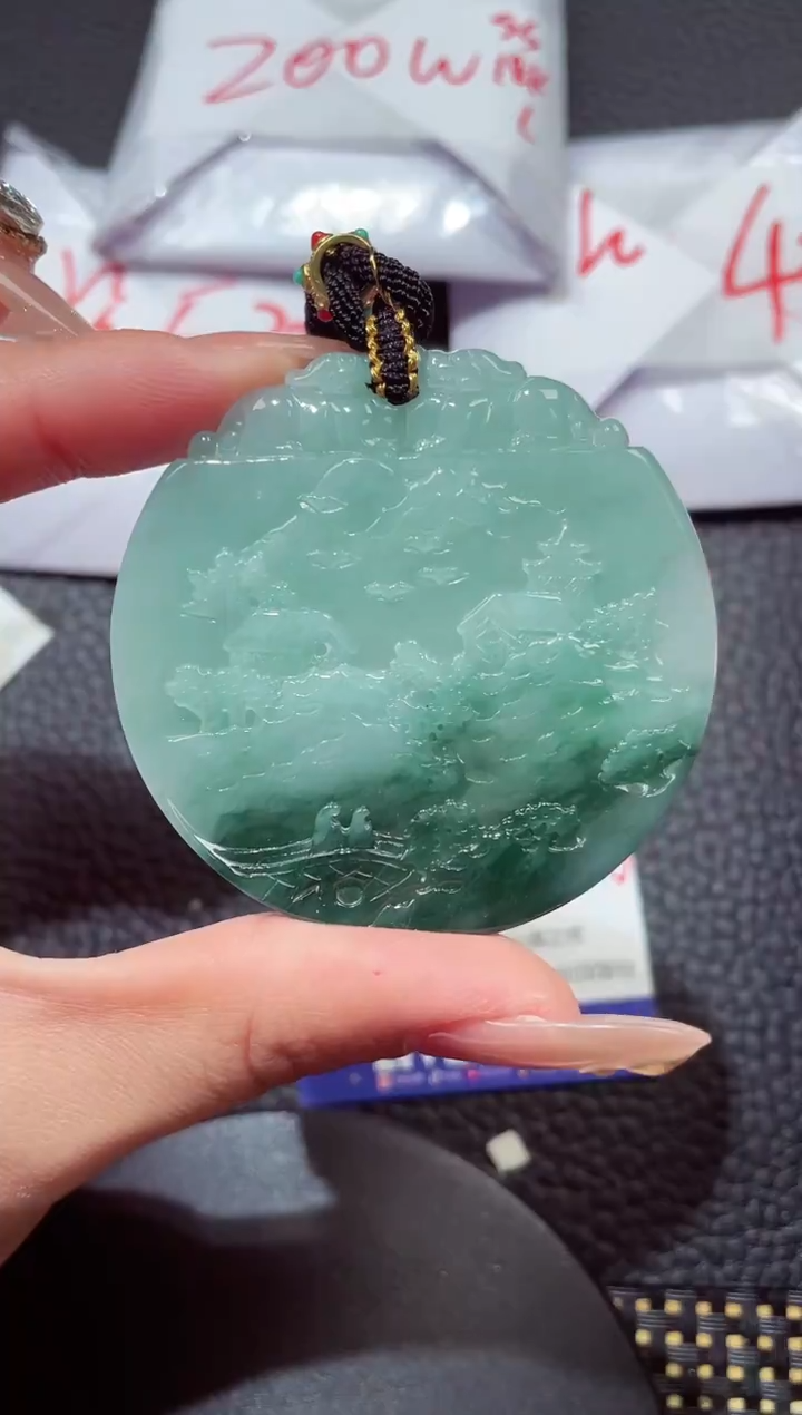 颈饰未镶嵌翡翠585