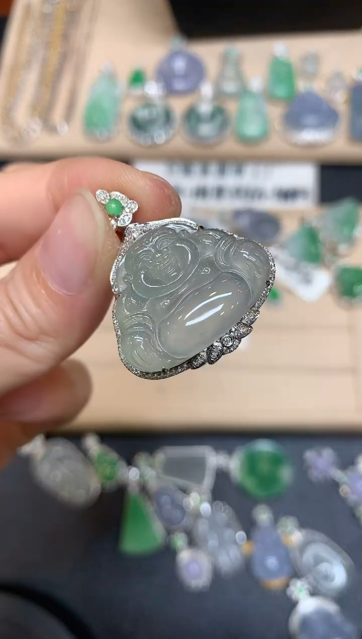 【闪购商品】翡翠颈饰18K金镶嵌佛公【无服务费】