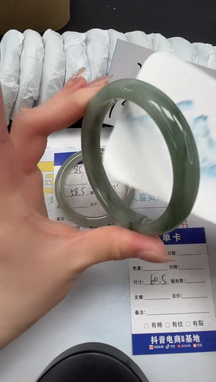 【闪购商品】石英质玉手镯合金86-60.5