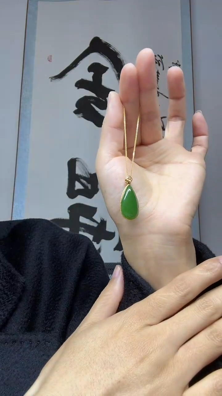 吊坠(不含链)18K金镶嵌和田玉（碧玉）水滴
