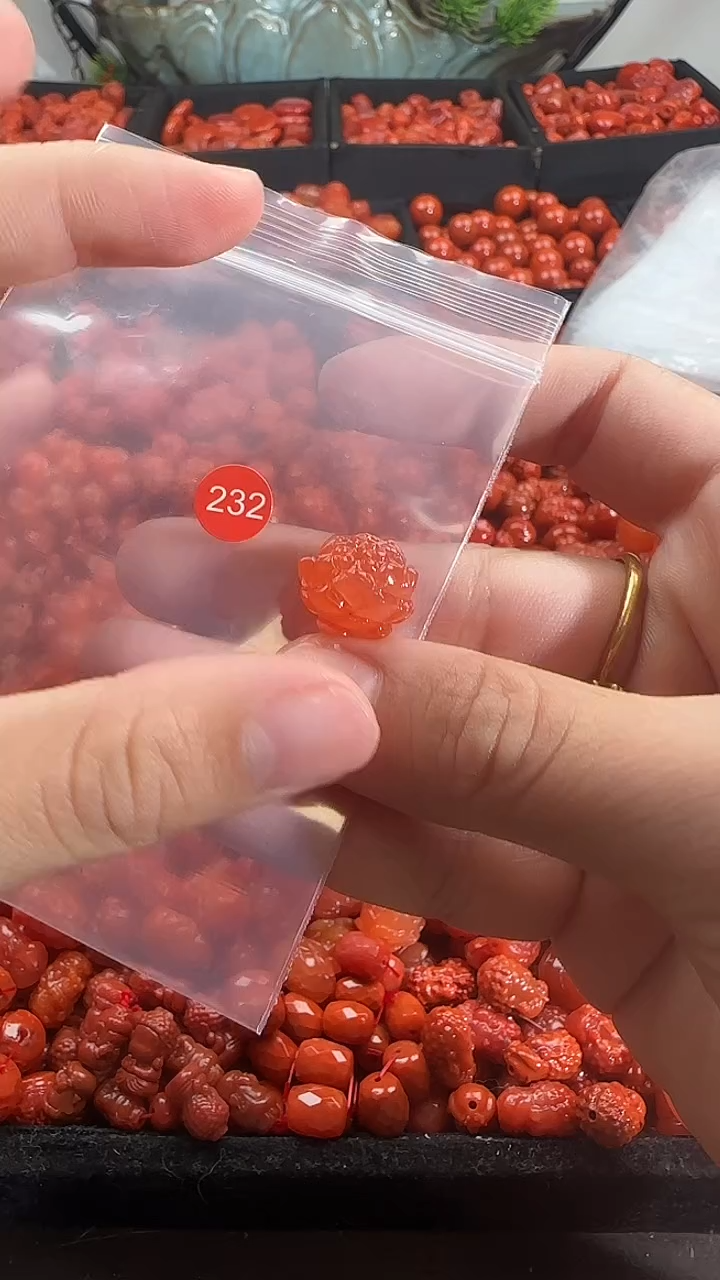 颈饰未镶嵌南红玛瑙1