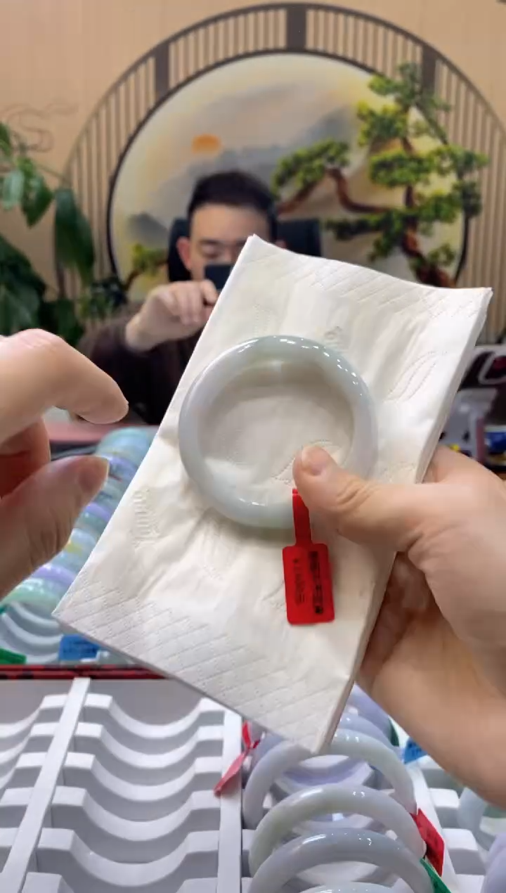 【闪购商品】翡翠手镯未镶嵌0000010300