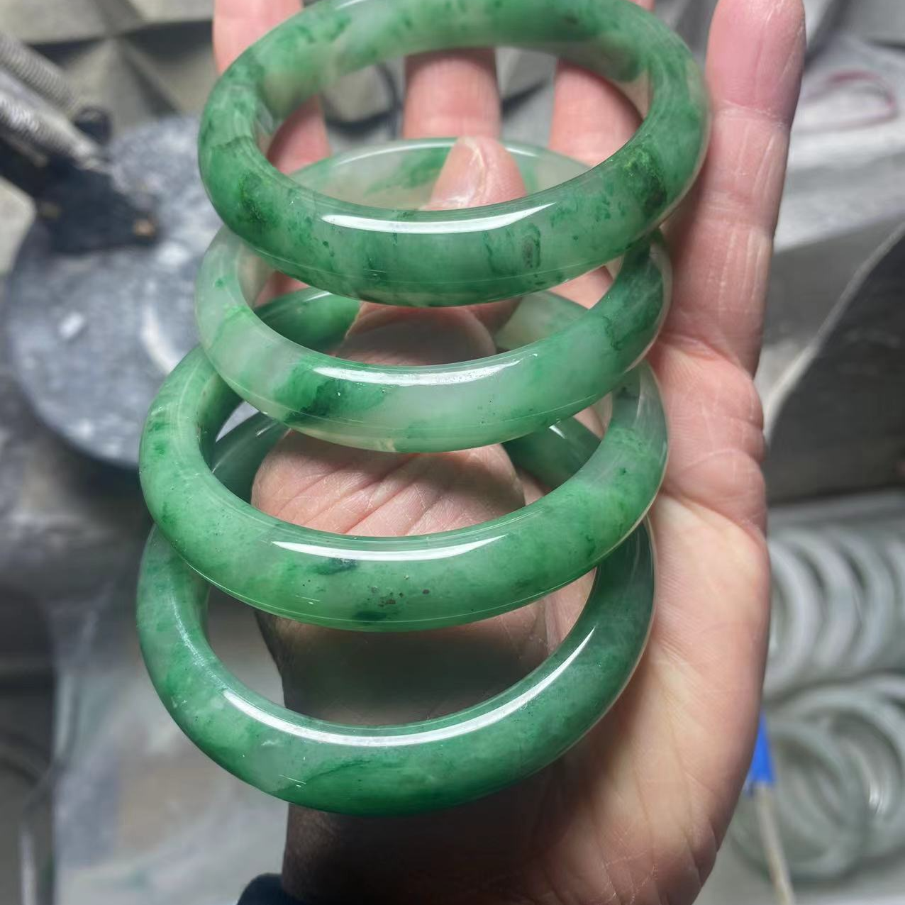 非洲翠石英质玉手镯【拍一发一 多样性发货】