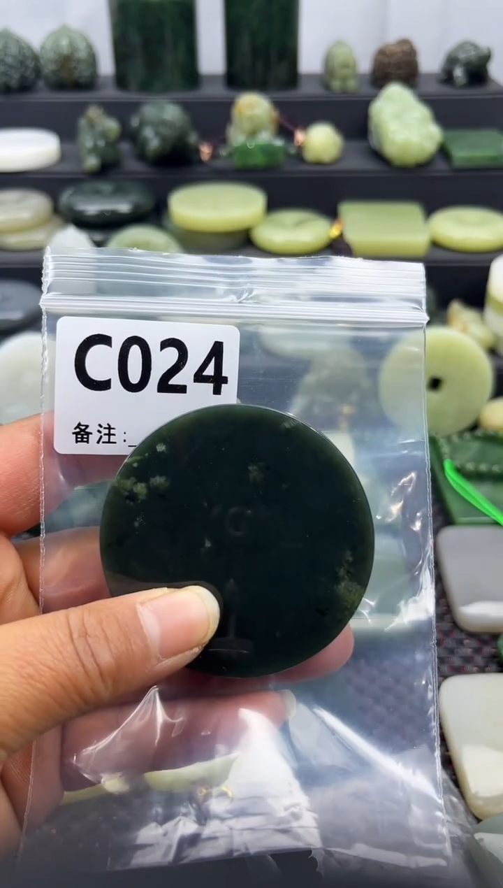 未镶嵌和田玉珠宝半成品镯芯