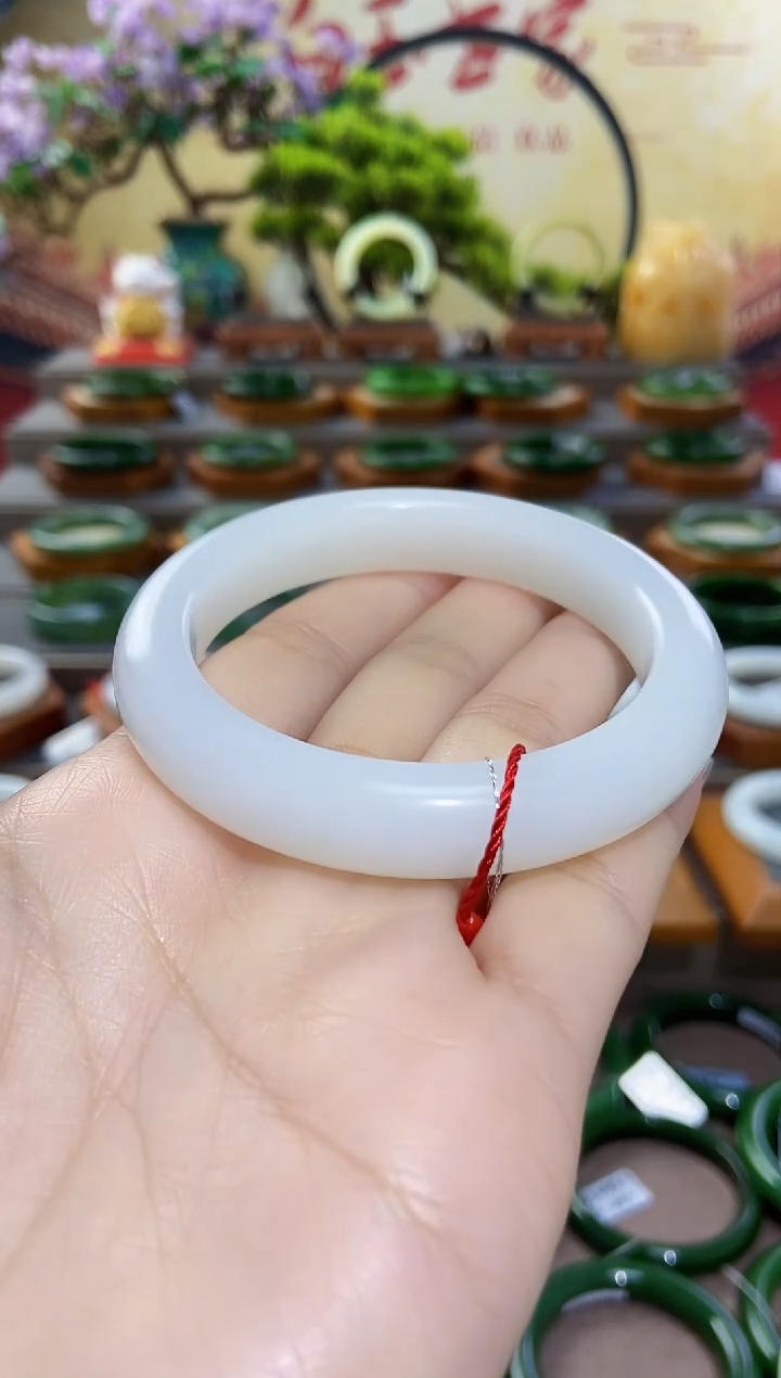 【闪购商品】和田玉手镯未镶嵌和田玉/山流水手镯55