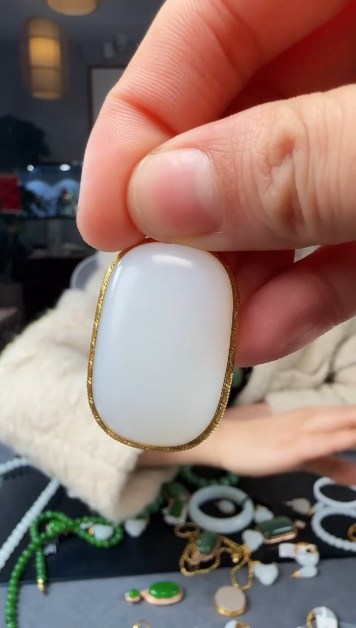 【闪购商品】和田玉吊坠(不含链)18K金镶嵌1