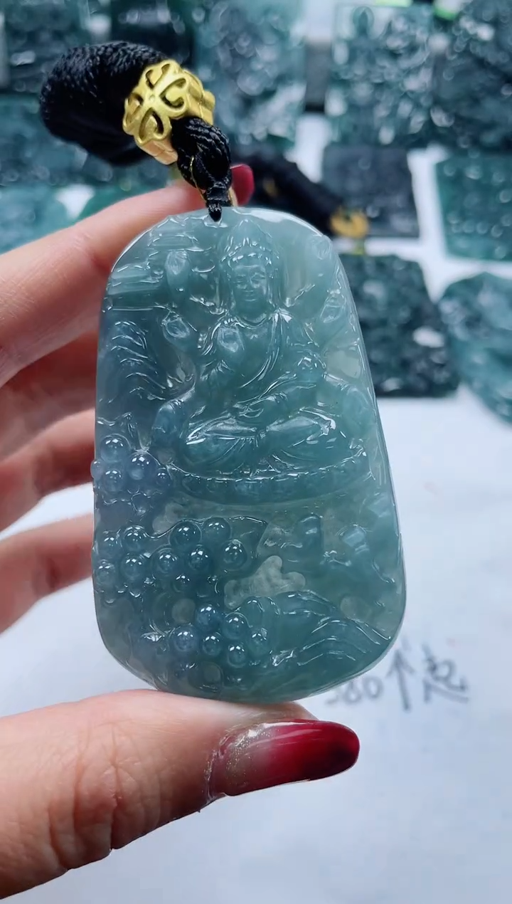 【闪购商品】翡翠颈饰未镶嵌          