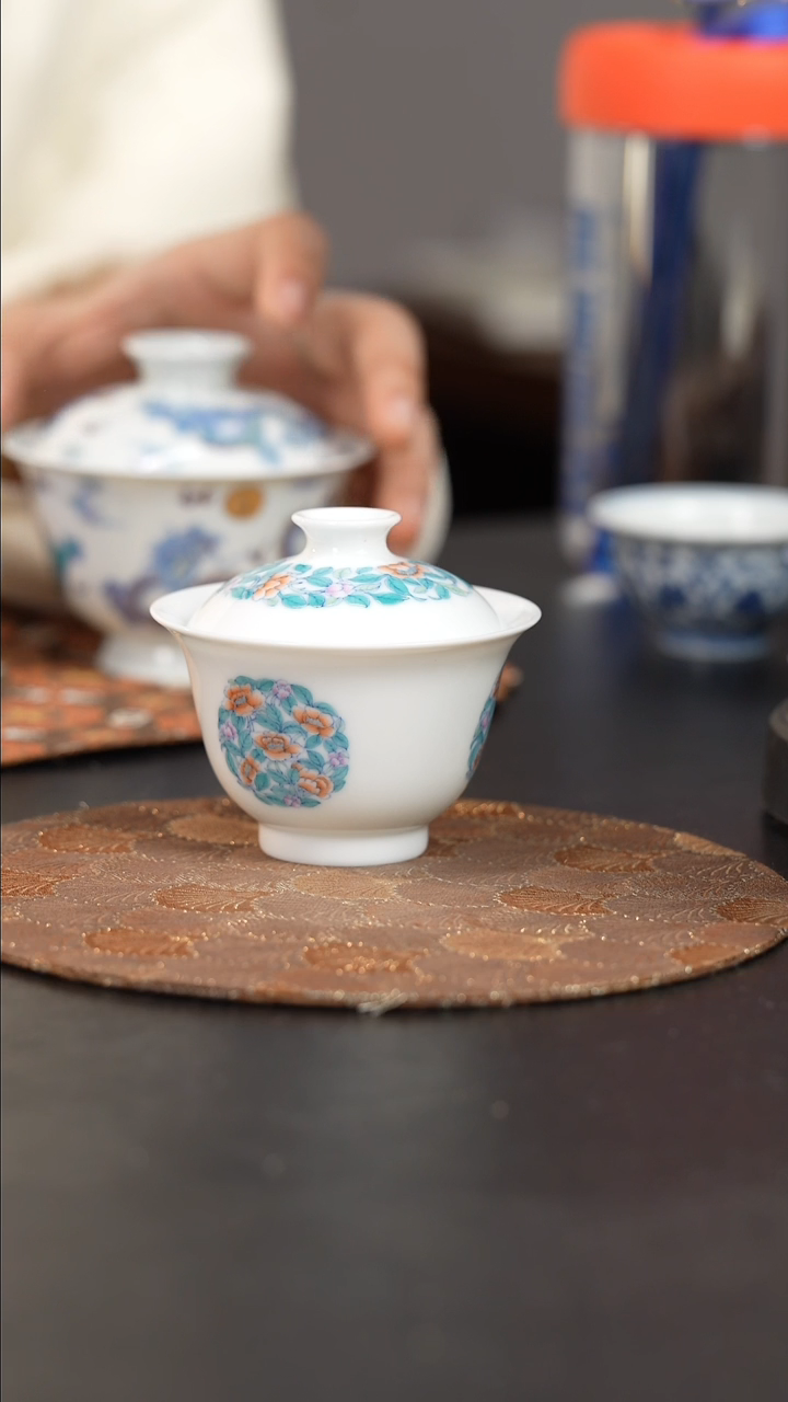 【闪购商品】杯问玉斗彩花卉盖碗