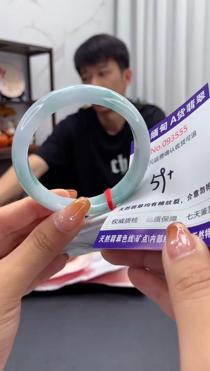 未镶嵌手镯翡翠有纹，完美者勿拍