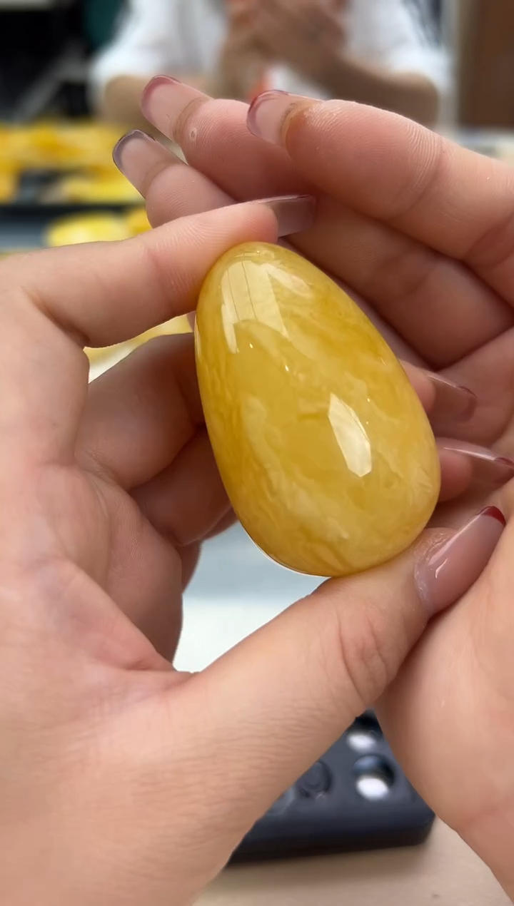 【闪购商品】琥珀裸石未镶嵌蜜蜡吊坠