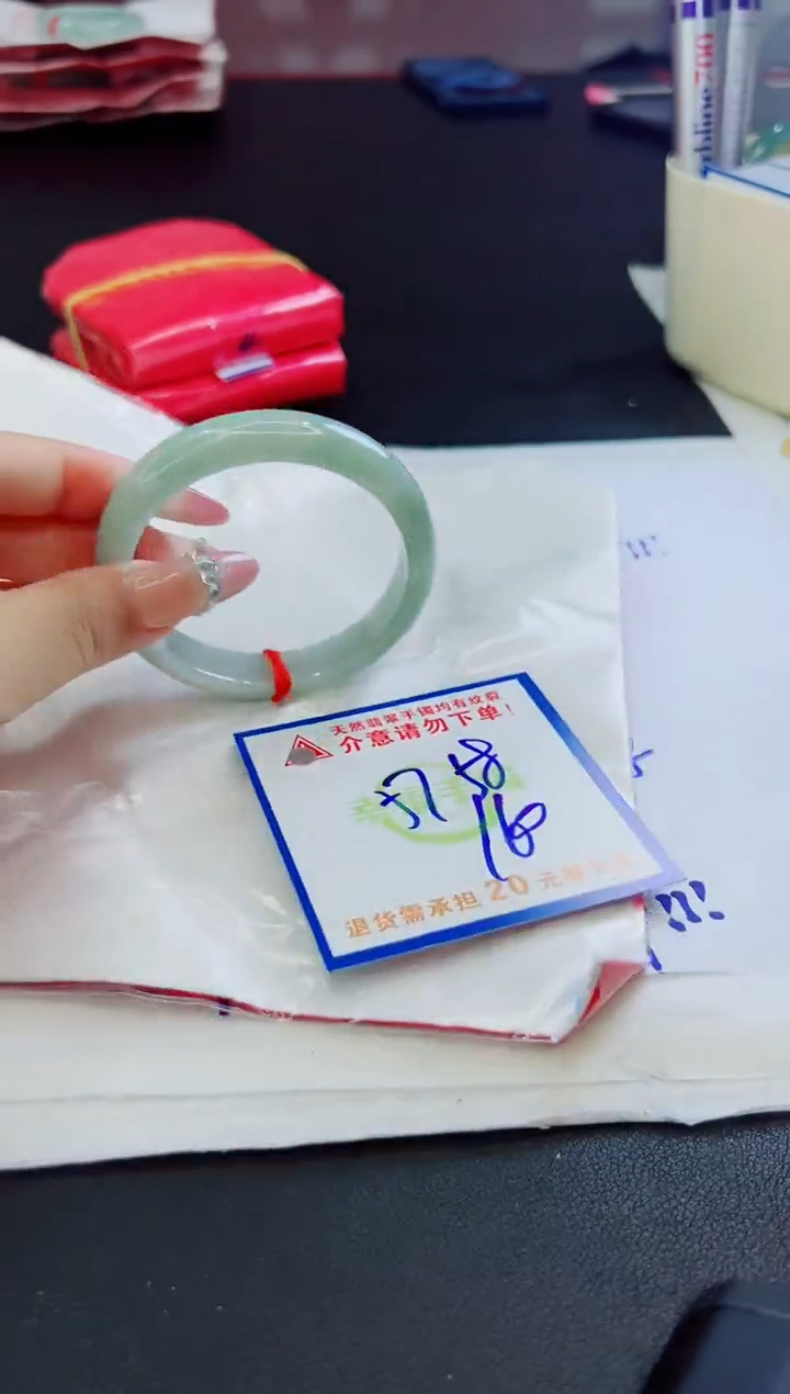 【闪购商品】翡翠未镶嵌手镯，质检证书图片色彩偏黑白