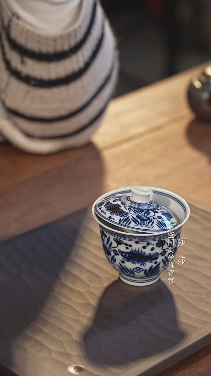 【闪购商品】仿古青花鱼藻小盖碗仿古青花鱼藻小盖碗