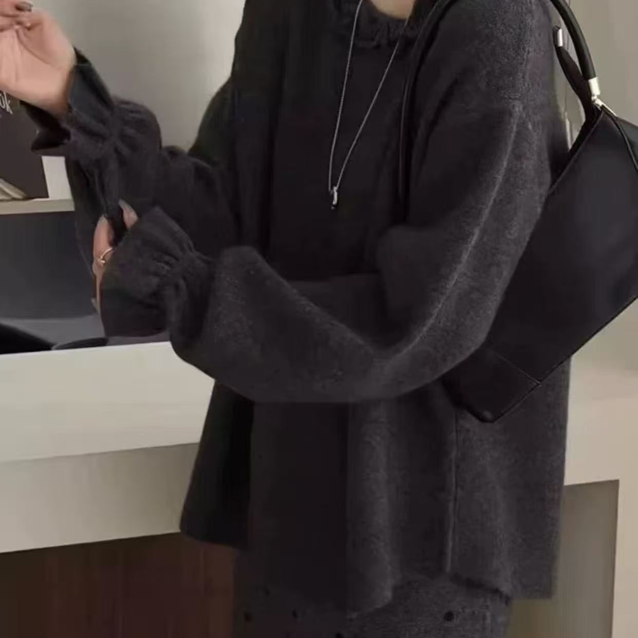 668-1221/21-750  韩版时尚圆领卷边喇叭袖宽松显瘦百搭针织毛衣