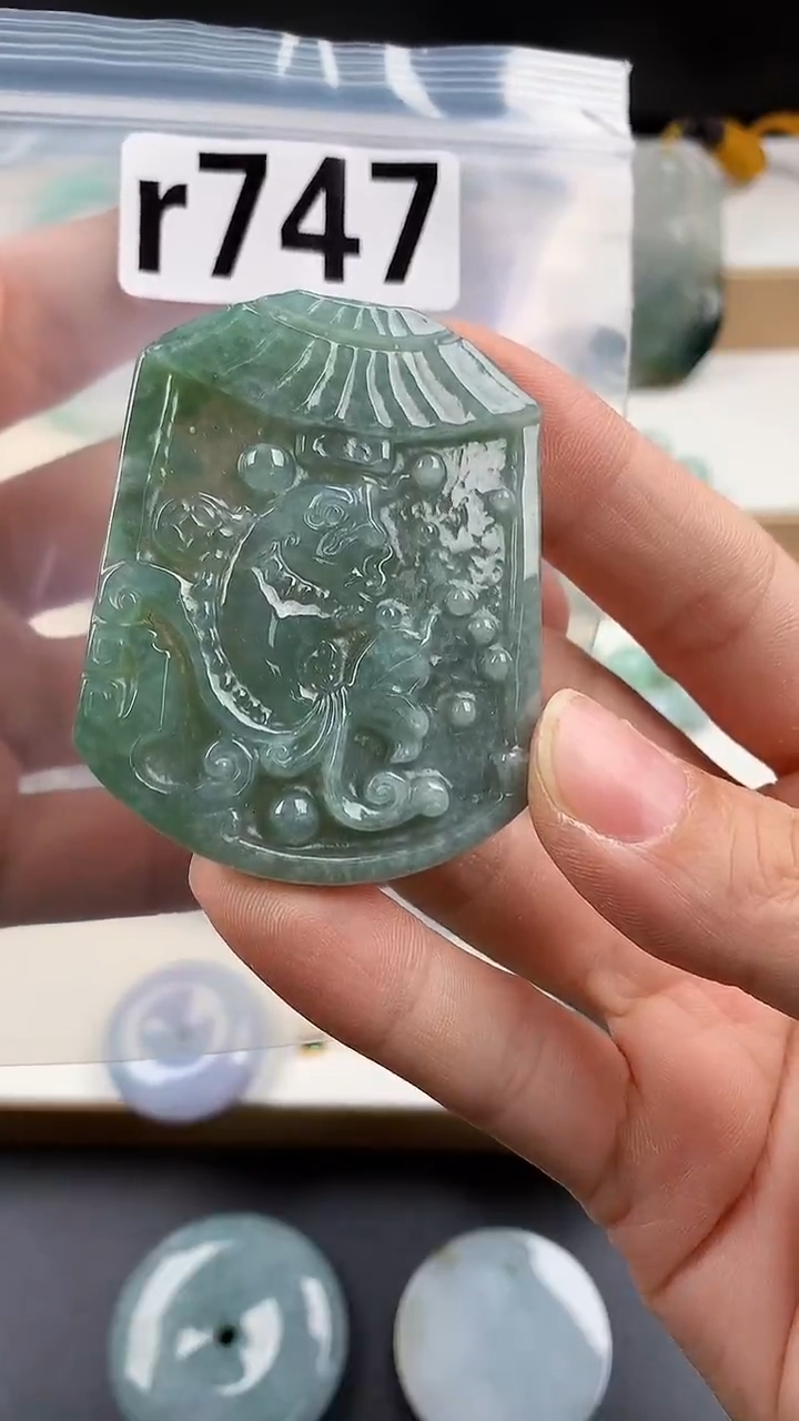 颈饰未镶嵌翡翠天然翡翠吊坠挂件