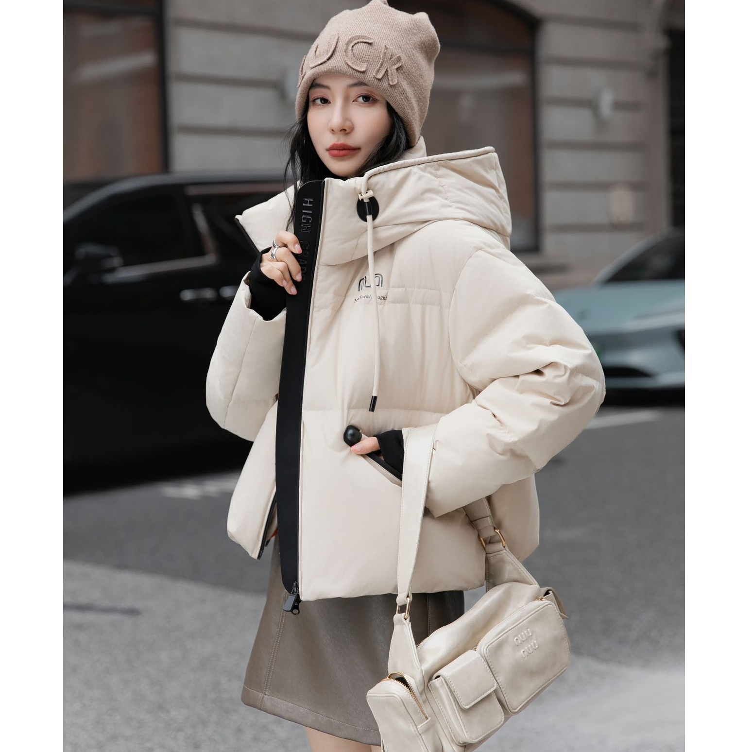 YG 90白鸭绒冬季时尚休闲轻奢透气舒适保暖短款羽绒服 Y25726