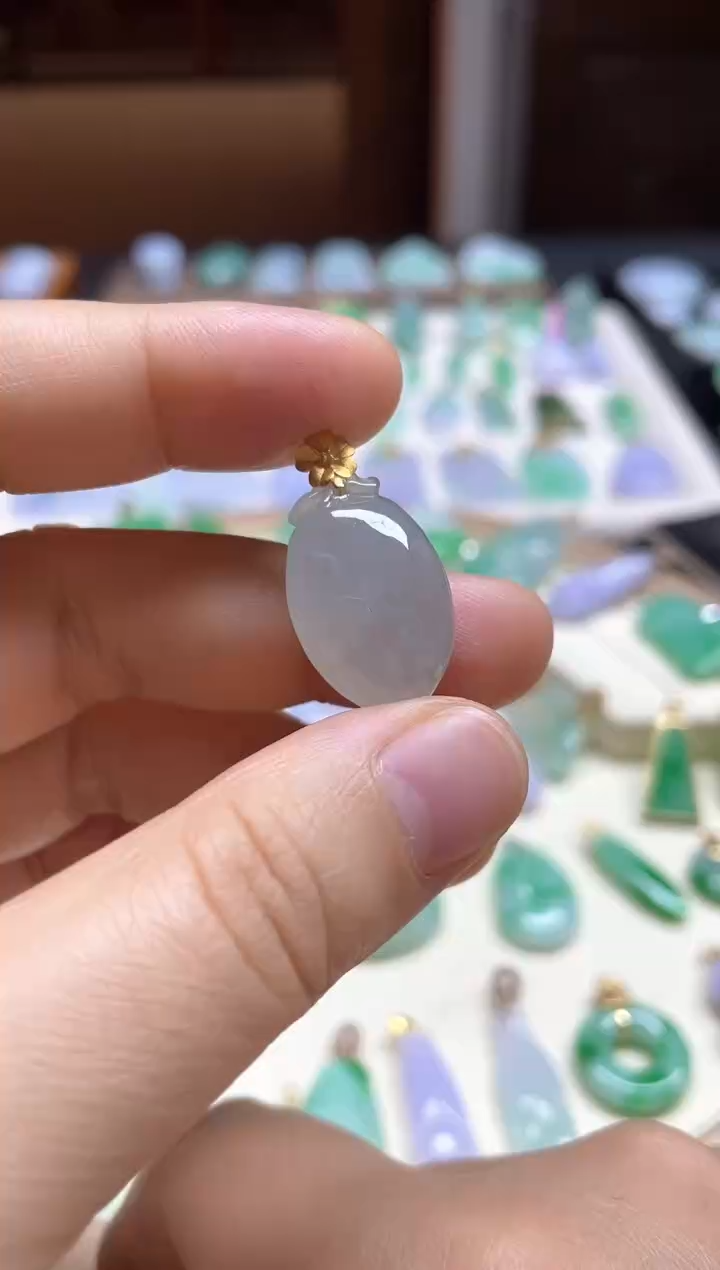 翡翠18K金镶嵌吊坠(不含链)桃子