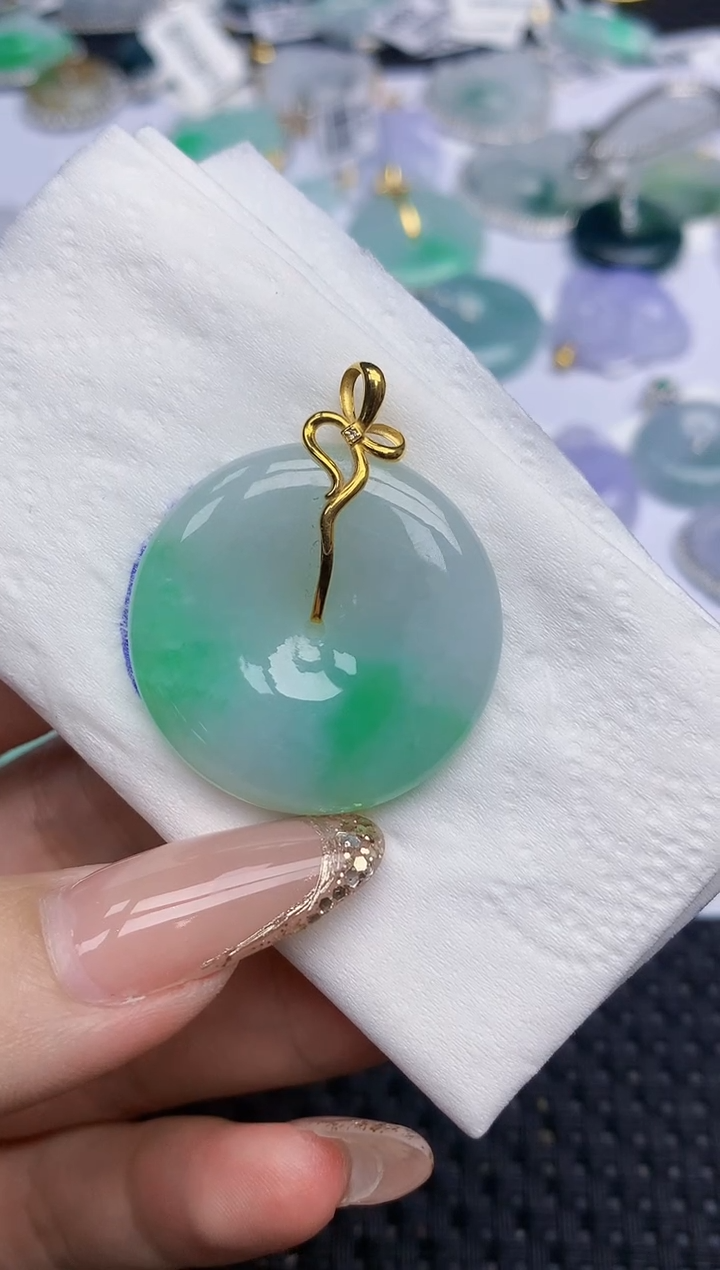 颈饰18K金镶嵌翡翠   天然翡翠A货  百元以上9米证书费自理