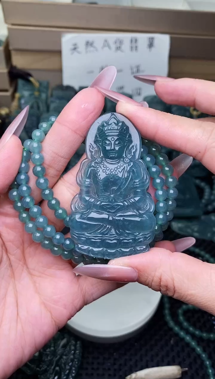 颈饰未镶嵌翡翠 