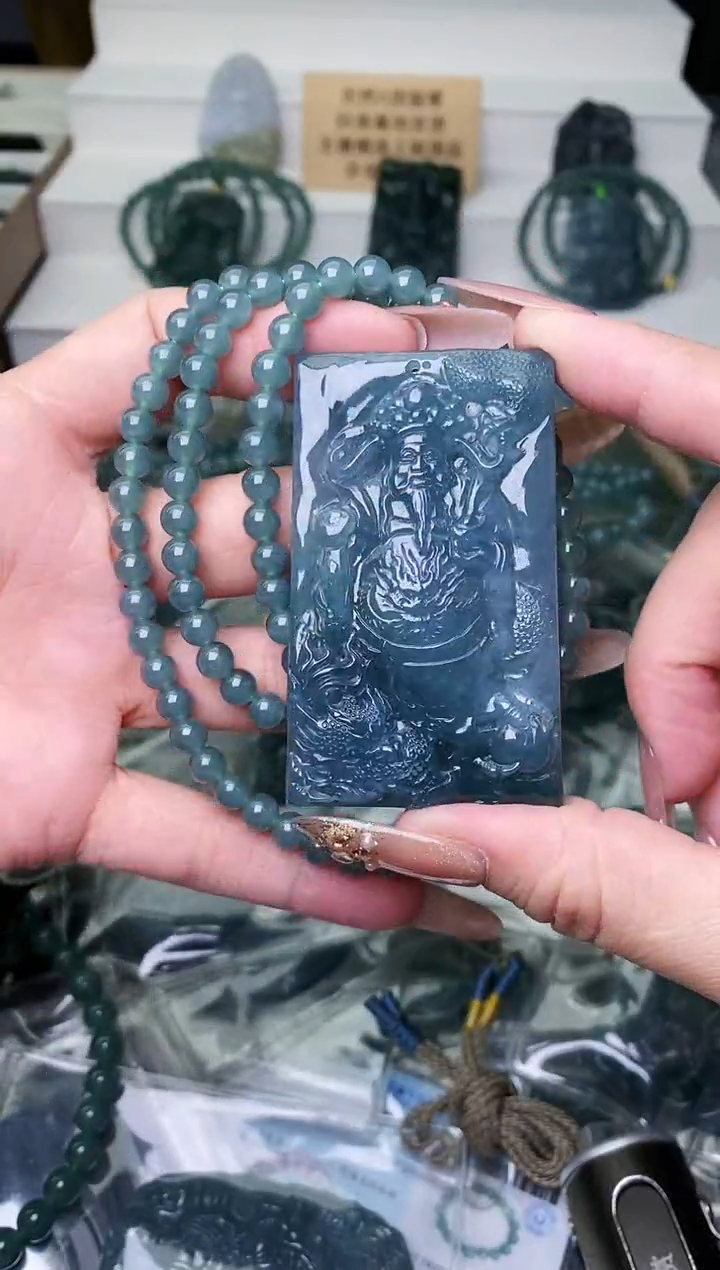 颈饰未镶嵌翡翠 