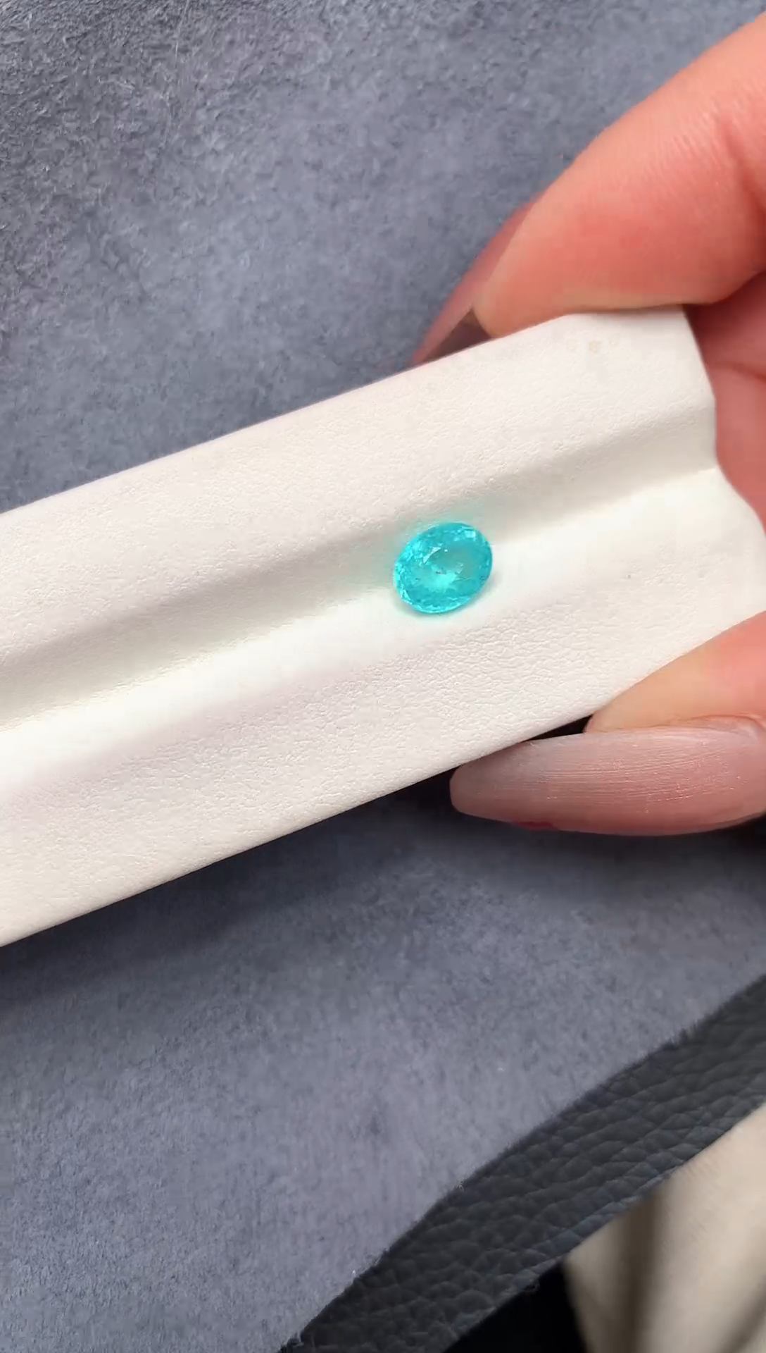 【闪购商品】帕拉依巴碧玺耳饰未镶嵌1.68克拉霓虹蓝