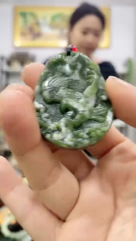 未镶嵌蛇纹石玉吊坠    
