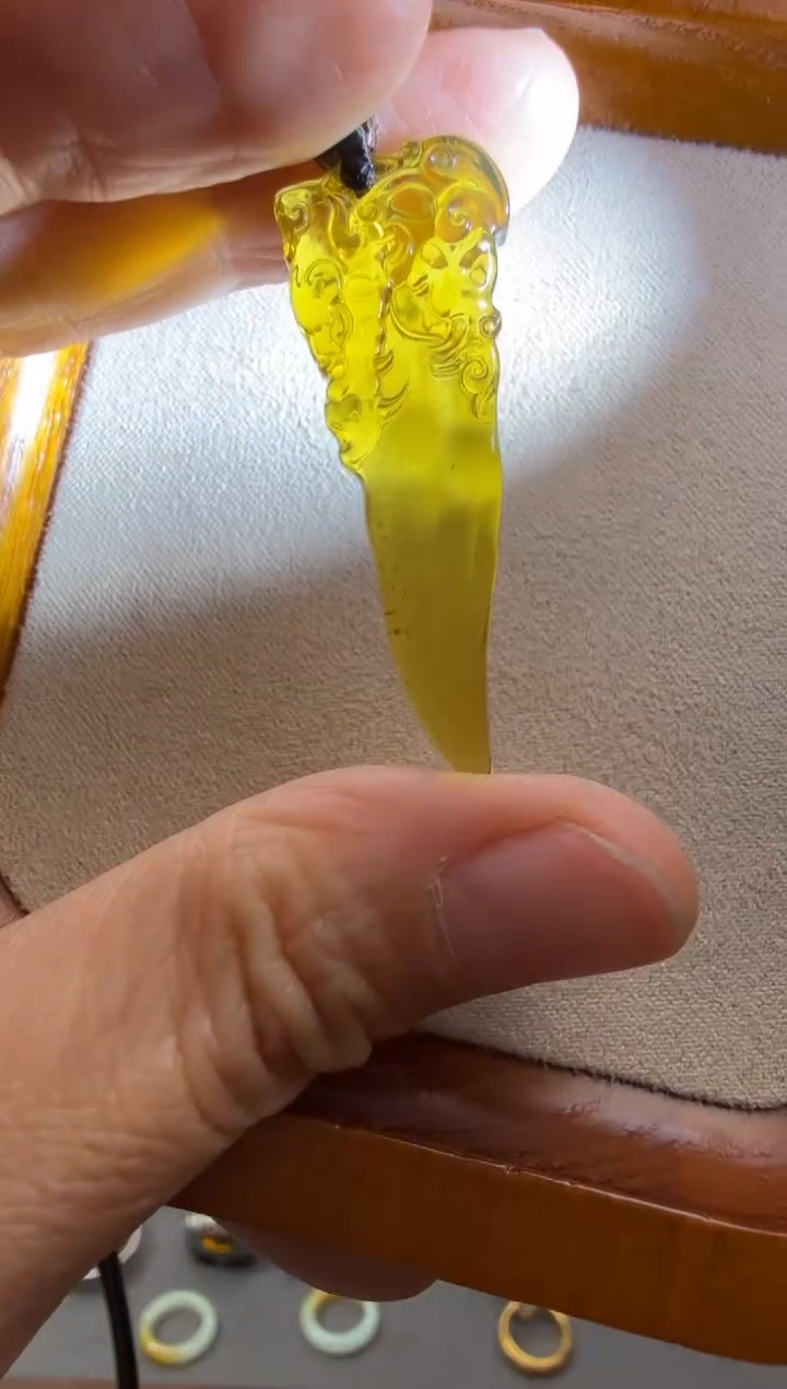 琥珀颈饰未镶嵌龙牙吊坠