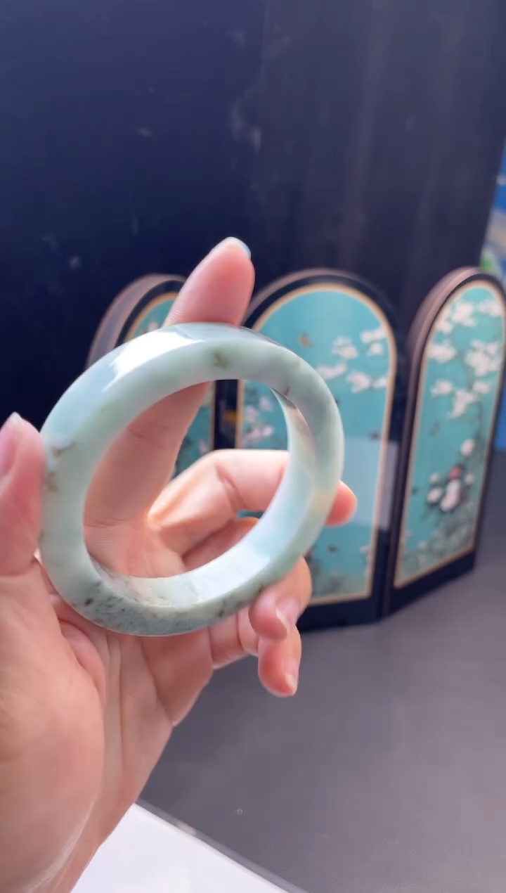 未镶嵌手镯定制翡翠济****杜手镯