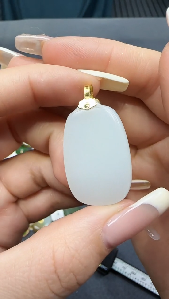 【闪购商品】和田玉挂件18K金镶嵌1