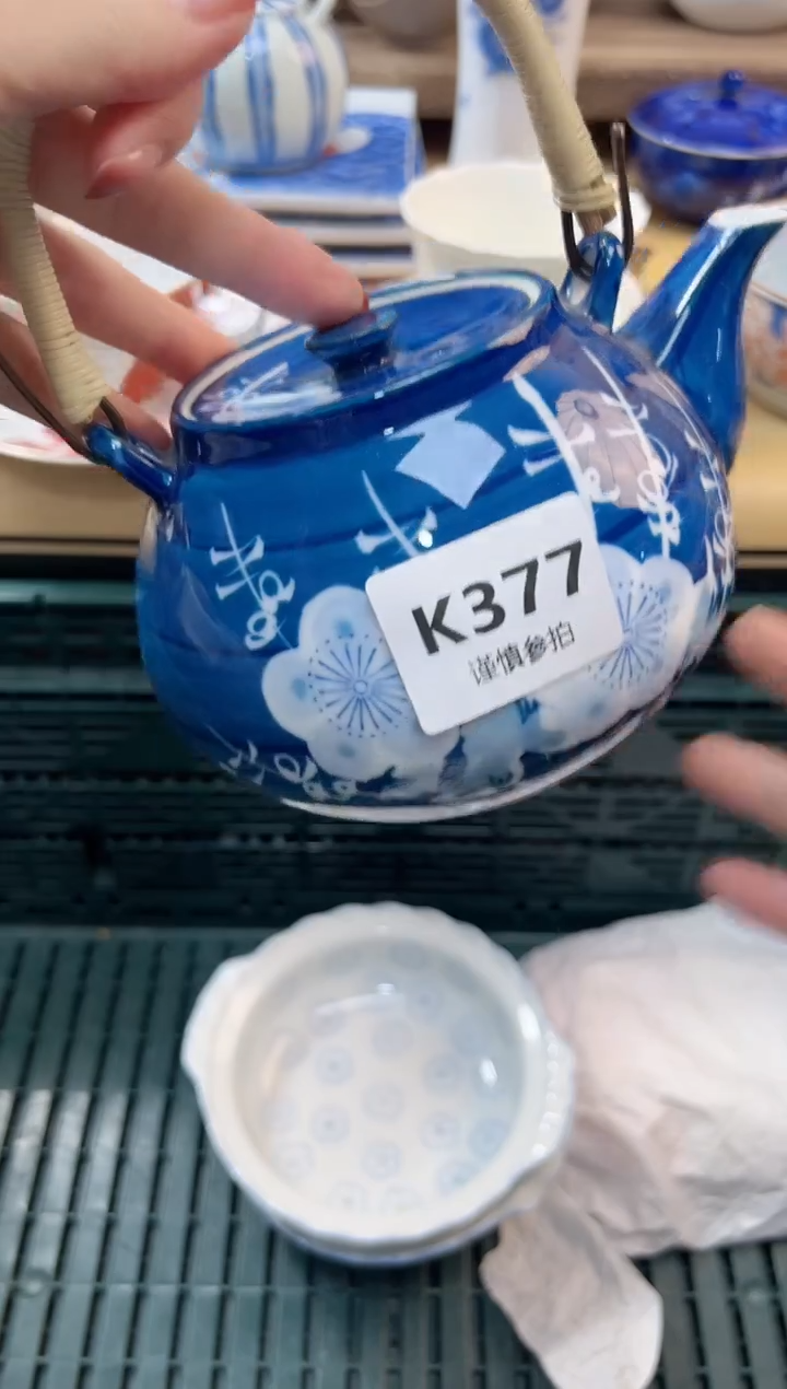 瓷片吟**人           377  