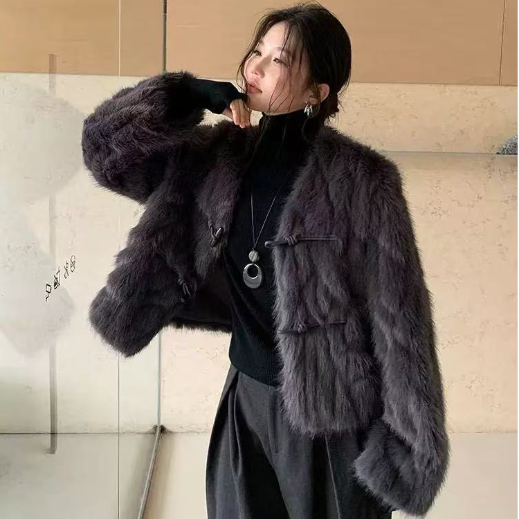 2025秋冬新款轻奢气质短款牛角扣加厚毛毛冬季外套女小个子外套