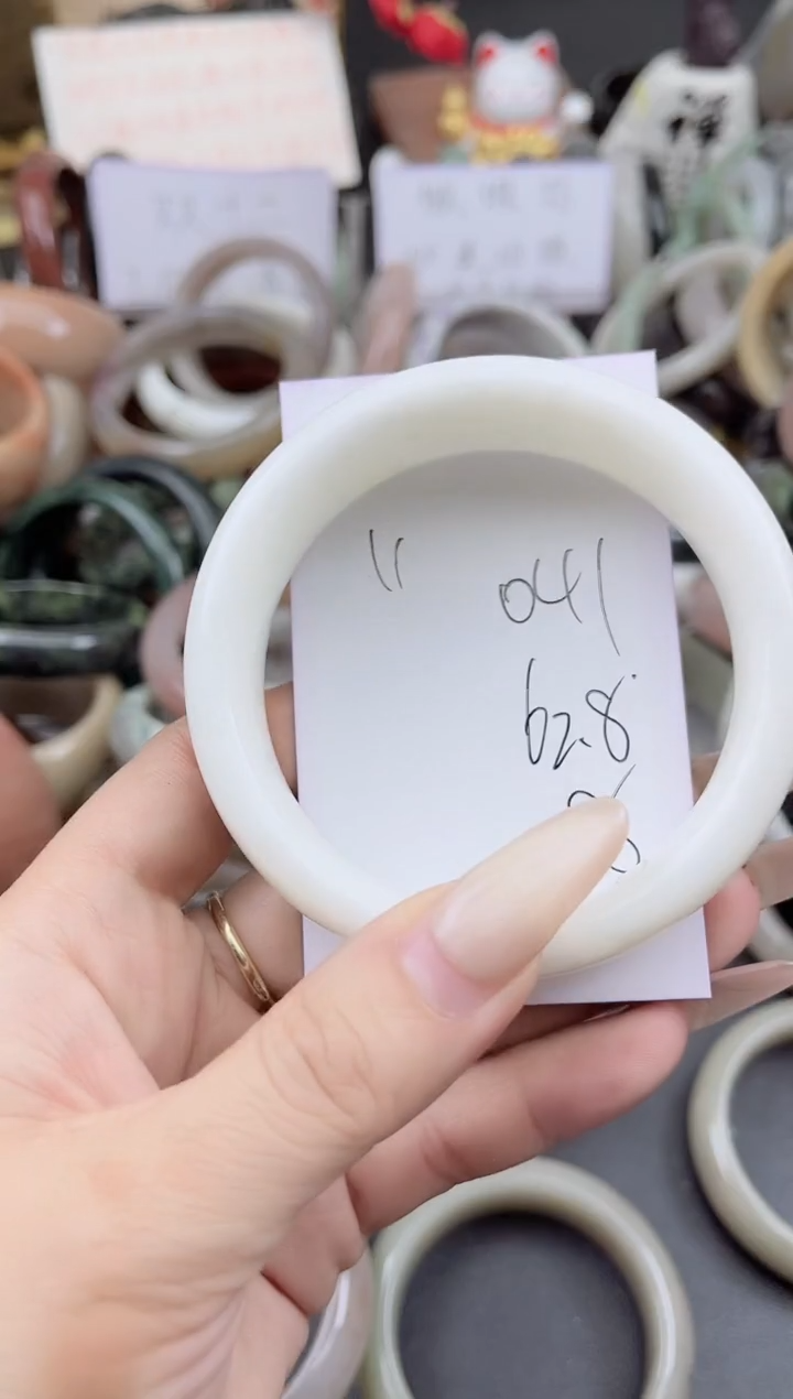 未镶嵌手镯石英质玉041