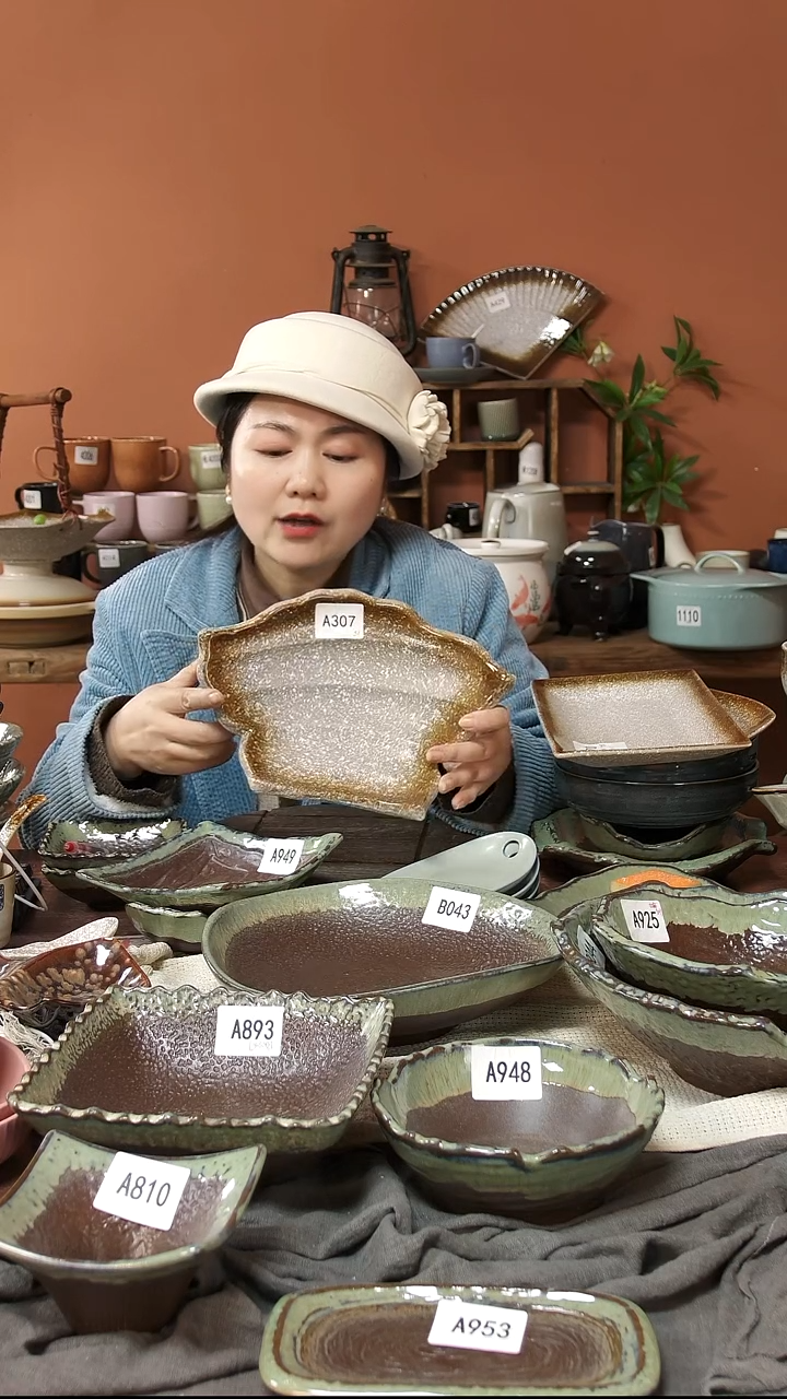 陶瓷A307 一个陶瓷粗陶三足香蕉盘可能微瑕