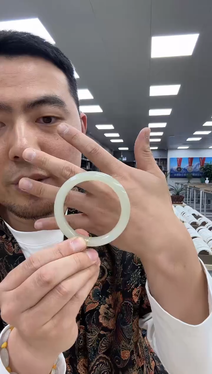 【闪购商品】和田玉手镯未镶嵌56-57  