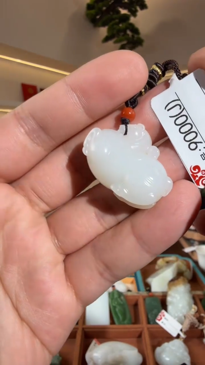 颈饰未镶嵌和田玉J