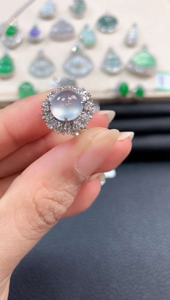 【闪购商品】翡翠戒指18K金镶嵌b105       