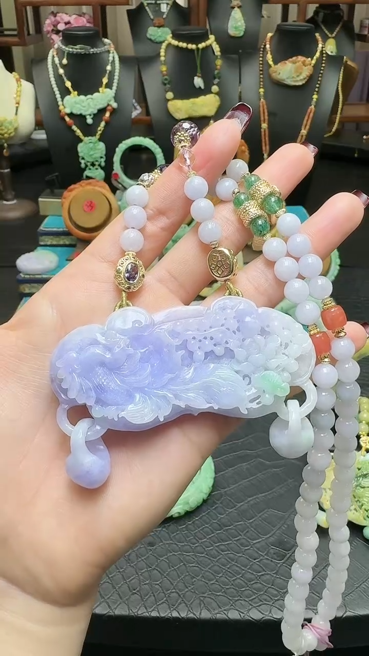 【闪购商品】翡翠颈饰未镶嵌如意凤牌