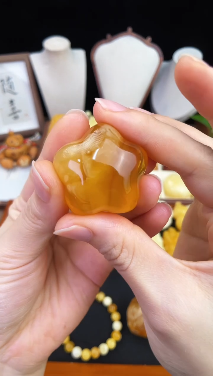 琥珀未镶嵌珠宝奇石鲨柒月