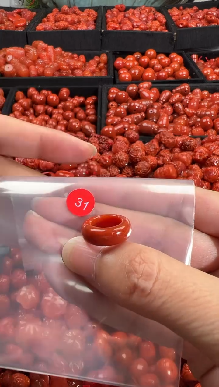 颈饰未镶嵌南红玛瑙1