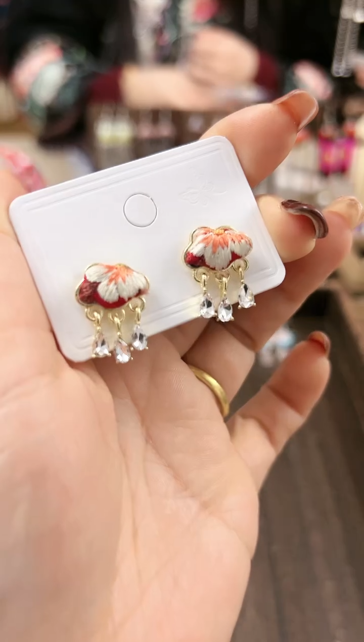 【闪购商品】织绣民族风老绣饰品047