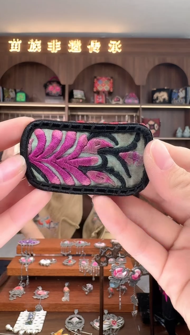 【闪购商品】织绣扶光苗绣传承208